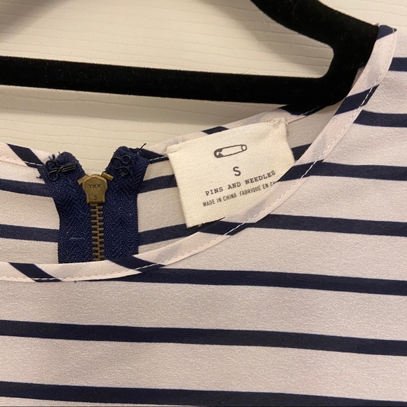 Stripped Croptop. Size Small. Great condition 9/10. - Picture 5 of 5